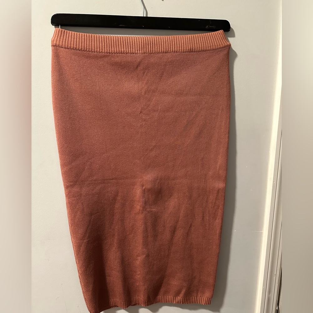 A Skirt set - Picture 3 of 3